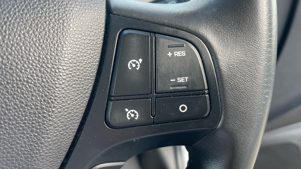 Hyundai i10 1.0 SE 5dr Petrol Hatchback - Image 25