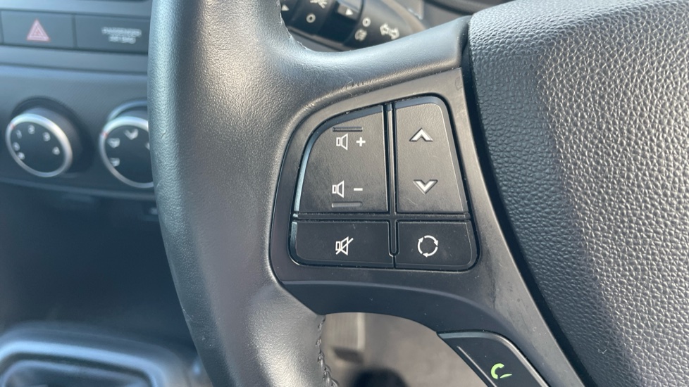 Hyundai i10 1.0 SE 5dr Petrol Hatchback - Image 26
