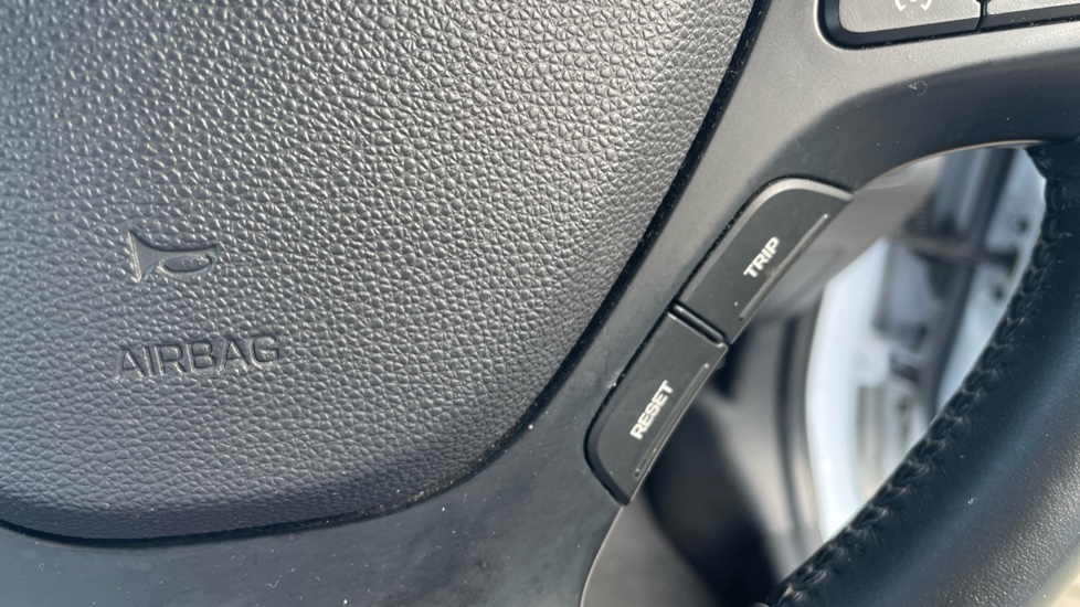 Hyundai i10 1.0 SE 5dr Petrol Hatchback - Image 28
