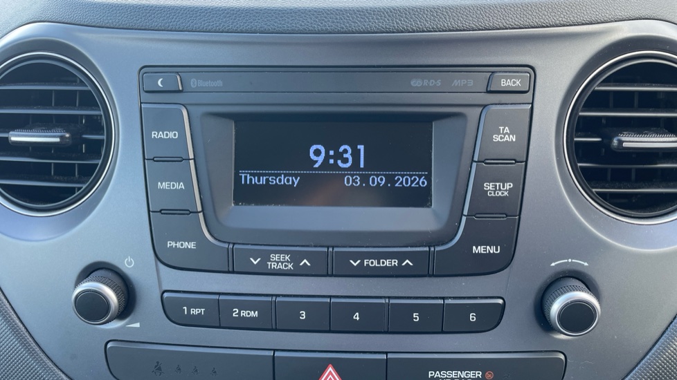 Hyundai i10 1.0 SE 5dr Petrol Hatchback - Image 33