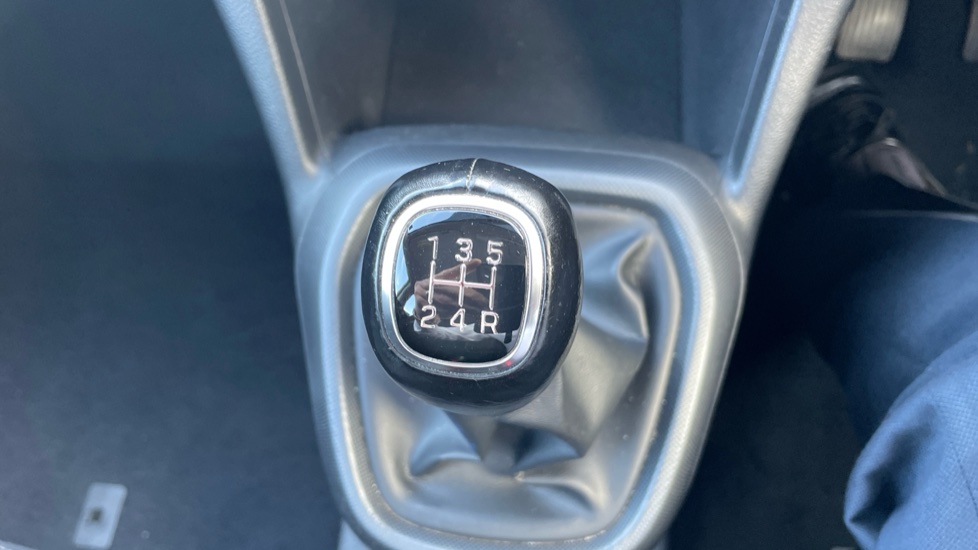 Hyundai i10 1.0 SE 5dr Petrol Hatchback - Image 38