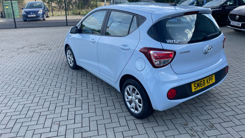 Hyundai i10 1.0 SE 5dr Petrol Hatchback - Image 45