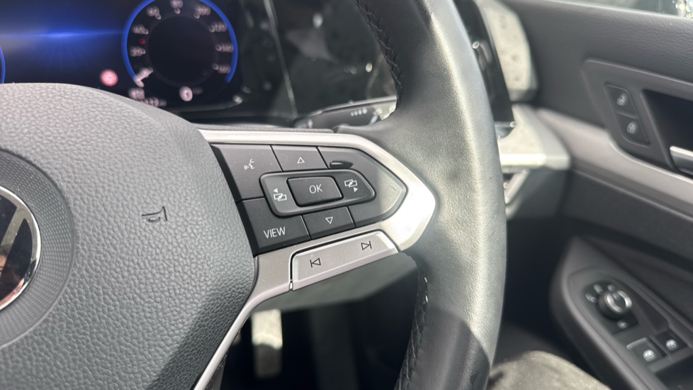 Volkswagen Golf 1.5 TSI Life 5dr Petrol Hatchback - Image 30