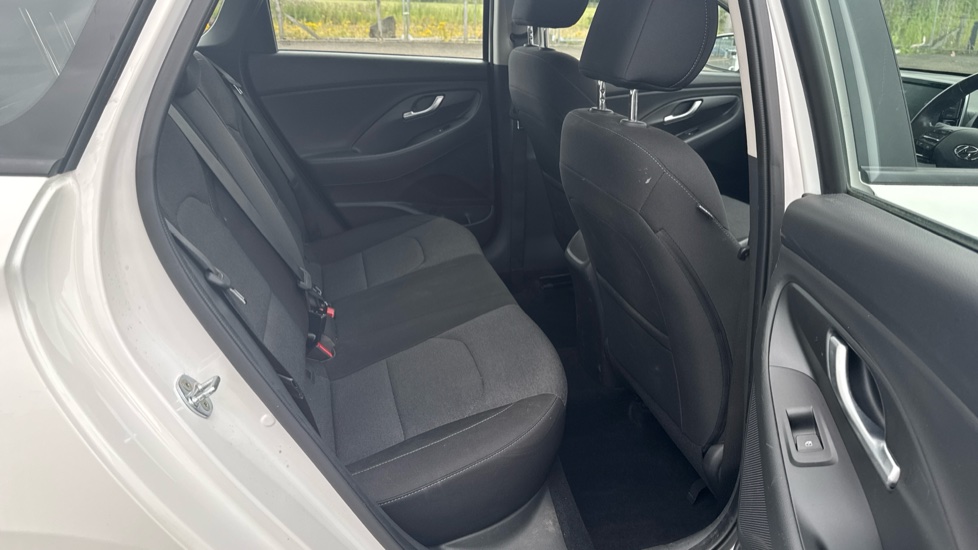 Hyundai i30 1.0T GDi SE Connect 5dr Petrol Hatchback - Image 16