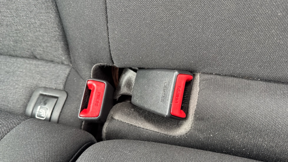 Hyundai i30 1.0T GDi SE Connect 5dr Petrol Hatchback - Image 17