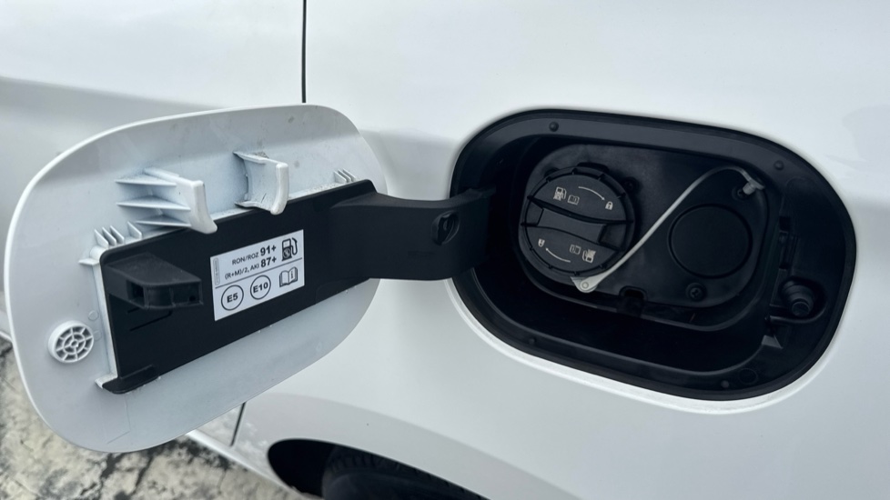 Hyundai i30 1.0T GDi SE Connect 5dr Petrol Hatchback - Image 33