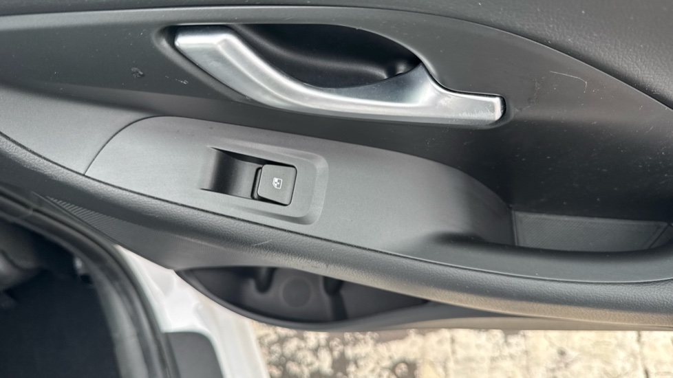 Hyundai i30 1.0T GDi SE Connect 5dr Petrol Hatchback - Image 35
