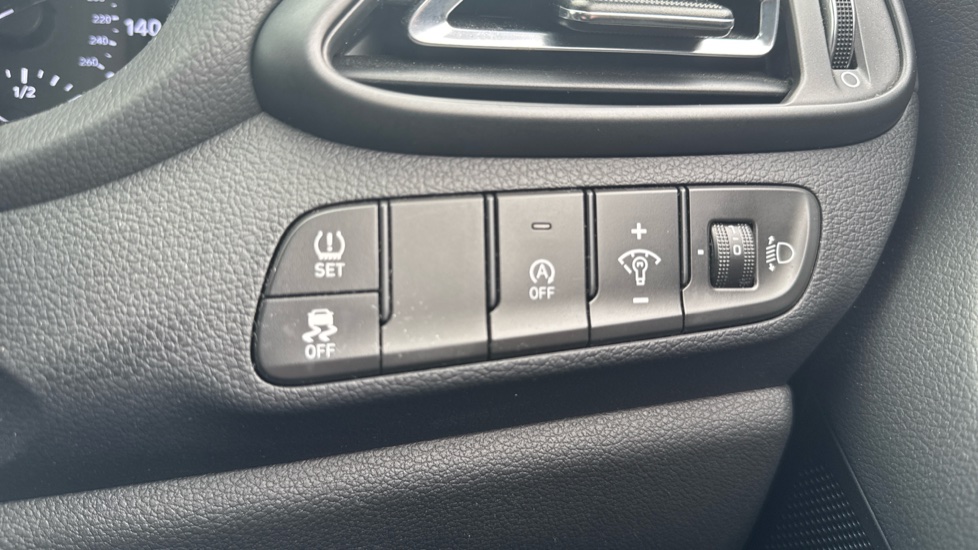 Hyundai i30 1.0T GDi SE Connect 5dr Petrol Hatchback - Image 39