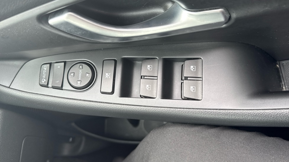 Hyundai i30 1.0T GDi SE Connect 5dr Petrol Hatchback - Image 40