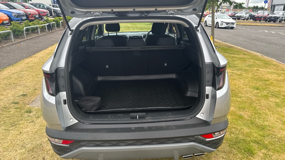 Hyundai TUCSON 1.6 TGDi Hybrid 230 Premium 5dr 2WD Auto Hybrid Estate - Image 4