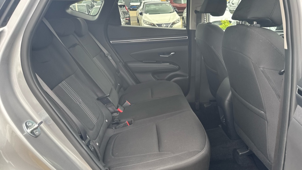 Hyundai TUCSON 1.6 TGDi Hybrid 230 Premium 5dr 2WD Auto Hybrid Estate - Image 16