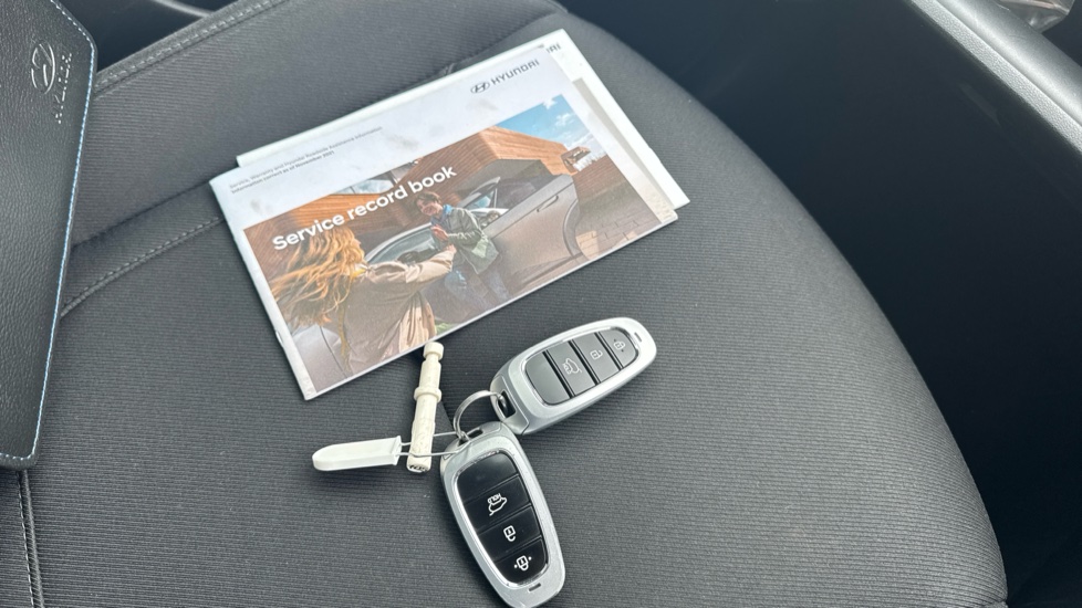 Hyundai TUCSON 1.6 TGDi Hybrid 230 Premium 5dr 2WD Auto Hybrid Estate - Image 19