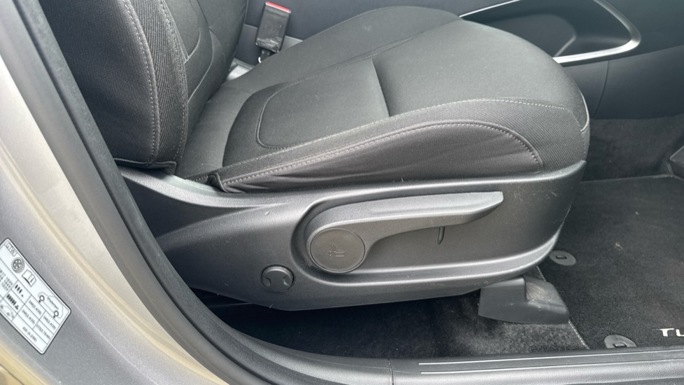 Hyundai TUCSON 1.6 TGDi Hybrid 230 Premium 5dr 2WD Auto Hybrid Estate - Image 32