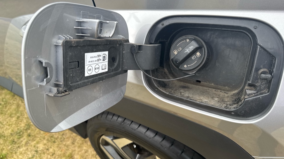 Hyundai TUCSON 1.6 TGDi Hybrid 230 Premium 5dr 2WD Auto Hybrid Estate - Image 37