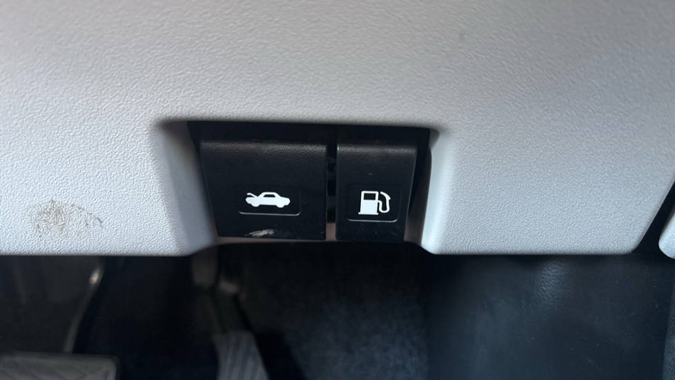 Suzuki Swift 1.2 Mild Hybrid Ultra 5dr CVT Petrol Hatchback - Image 30