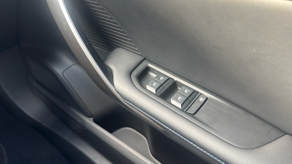 MG MG4 150kW SE [Nav] EV Long Range 64kWh 5dr Auto Electric Hatchback - Image 36
