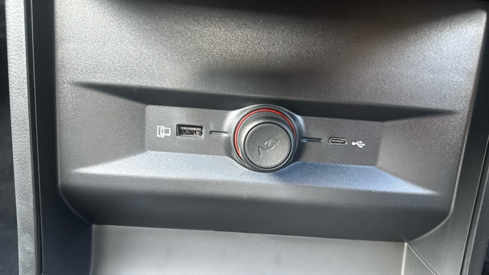 MG MG4 150kW SE [Nav] EV Long Range 64kWh 5dr Auto Electric Hatchback - Image 38