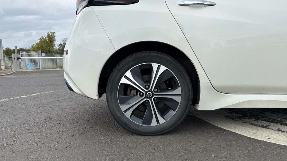 Nissan LEAF 110kW 3.Zero 40kWh 5dr Auto Electric Hatchback - Image 7
