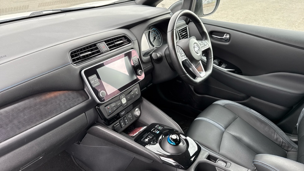 Nissan LEAF 110kW 3.Zero 40kWh 5dr Auto Electric Hatchback - Image 9