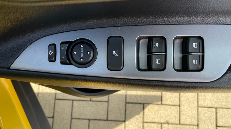 Kia Stonic 1.0T GDi 48V GT-Line S 5dr Petrol Estate - Image 21