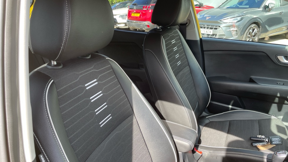 Kia Stonic 1.0T GDi 48V GT-Line S 5dr Petrol Estate - Image 24