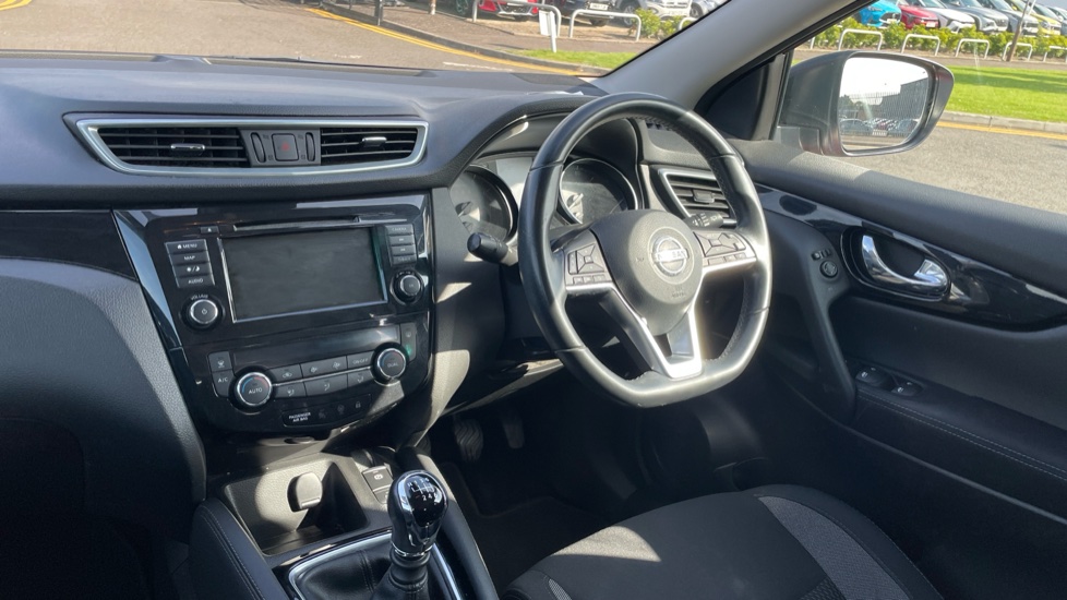 Nissan Qashqai 1.3 DiG-T Acenta Premium 5dr Petrol Hatchback - Image 9
