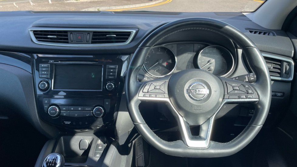 Nissan Qashqai 1.3 DiG-T Acenta Premium 5dr Petrol Hatchback - Image 10