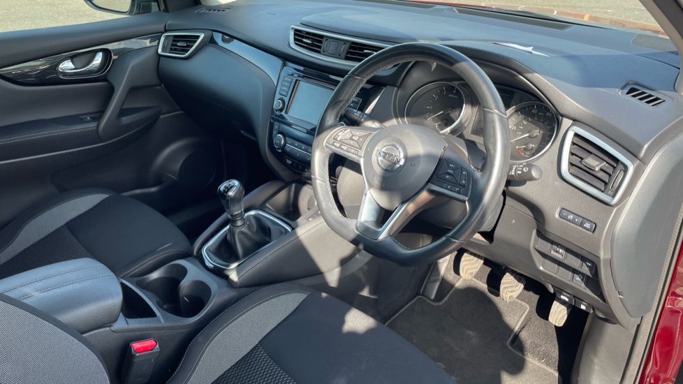 Nissan Qashqai 1.3 DiG-T Acenta Premium 5dr Petrol Hatchback - Image 11