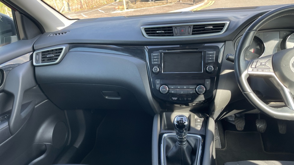 Nissan Qashqai 1.3 DiG-T Acenta Premium 5dr Petrol Hatchback - Image 14