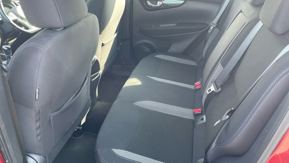 Nissan Qashqai 1.3 DiG-T Acenta Premium 5dr Petrol Hatchback - Image 16
