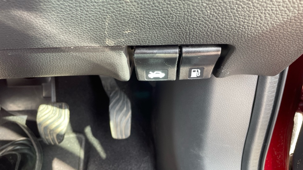 Nissan Qashqai 1.3 DiG-T Acenta Premium 5dr Petrol Hatchback - Image 26