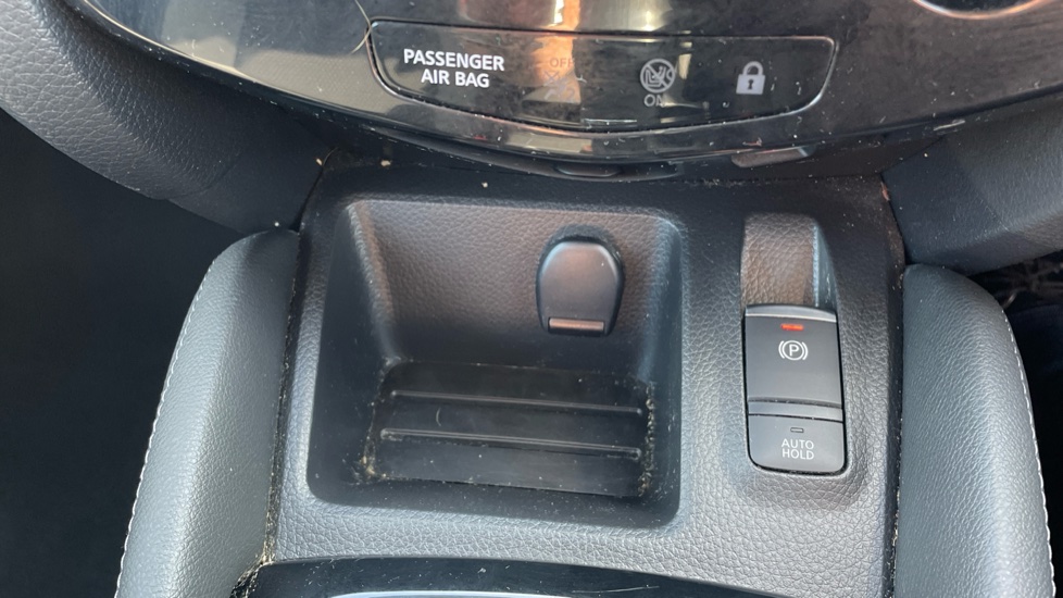 Nissan Qashqai 1.3 DiG-T Acenta Premium 5dr Petrol Hatchback - Image 40