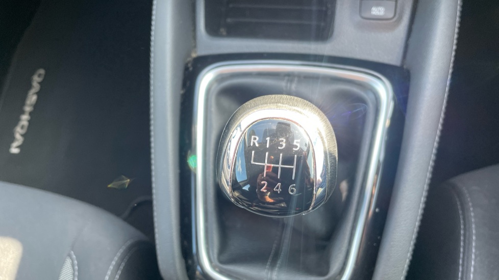 Nissan Qashqai 1.3 DiG-T Acenta Premium 5dr Petrol Hatchback - Image 42