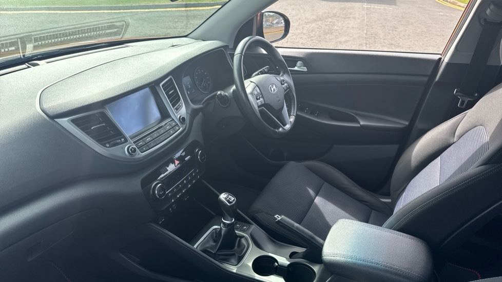 Hyundai TUCSON 1.7 CRDi Blue Drive SE Nav 5dr 2WD Diesel Estate - Image 9
