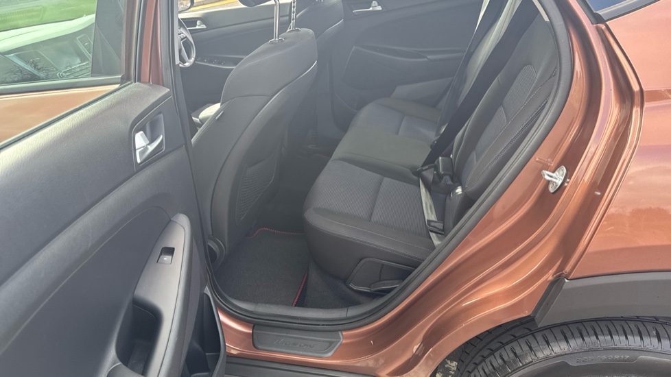 Hyundai TUCSON 1.7 CRDi Blue Drive SE Nav 5dr 2WD Diesel Estate - Image 16