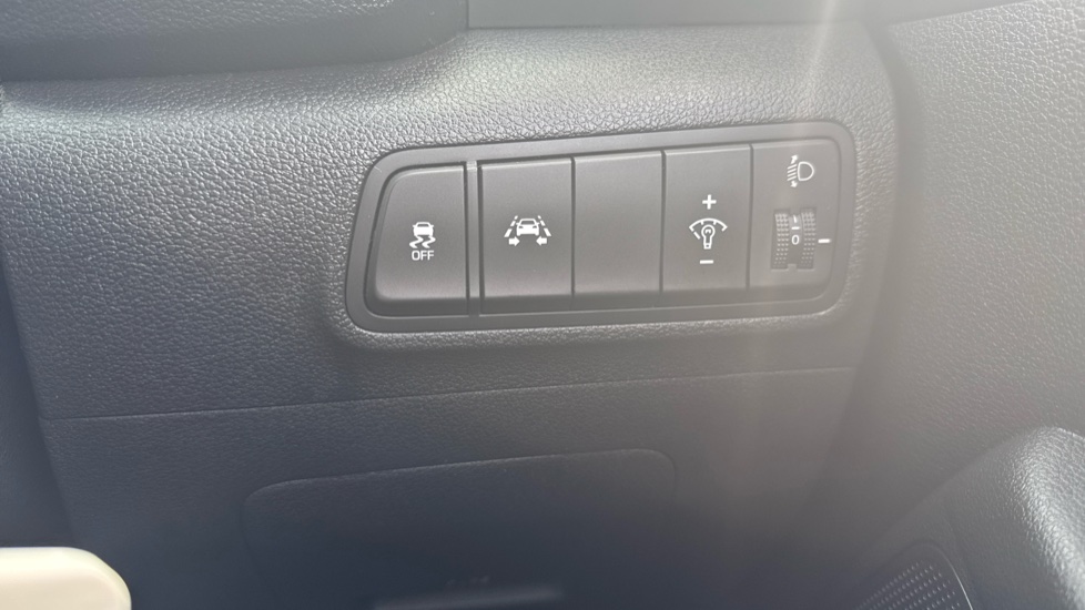 Hyundai TUCSON 1.7 CRDi Blue Drive SE Nav 5dr 2WD Diesel Estate - Image 23