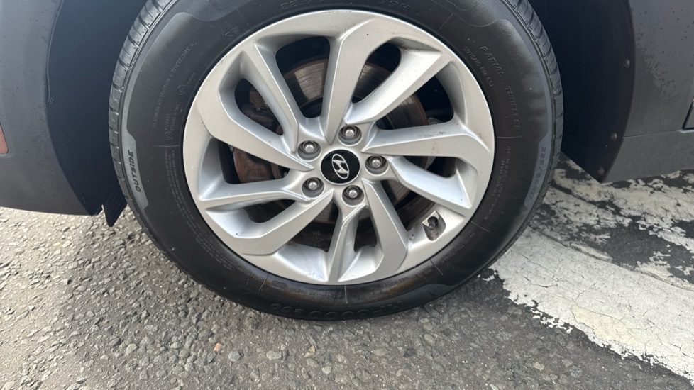 Hyundai TUCSON 1.7 CRDi Blue Drive SE Nav 5dr 2WD Diesel Estate - Image 35