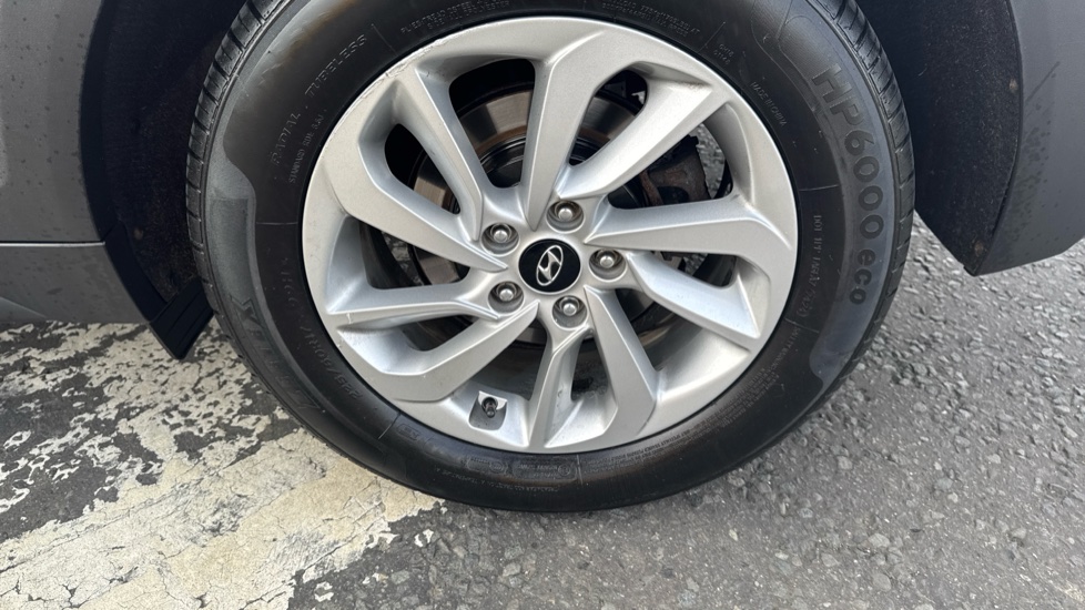 Hyundai TUCSON 1.7 CRDi Blue Drive SE Nav 5dr 2WD Diesel Estate - Image 36