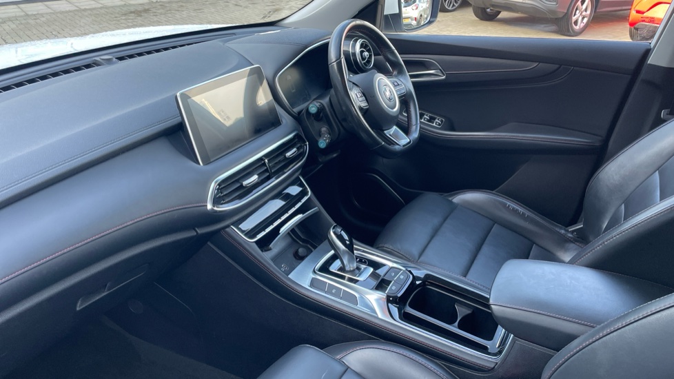 MG HS 1.5 T-GDI Excite 5dr DCT Petrol Hatchback - Image 9