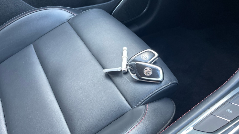 MG HS 1.5 T-GDI Excite 5dr DCT Petrol Hatchback - Image 20