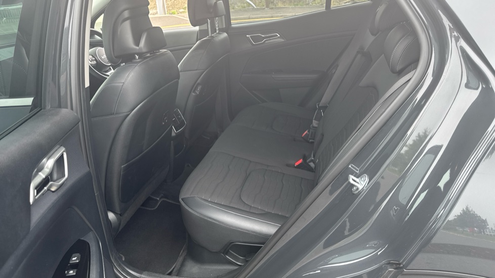 Kia Sportage 1.6T GDi HEV 3 5dr Auto Hybrid Estate - Image 16