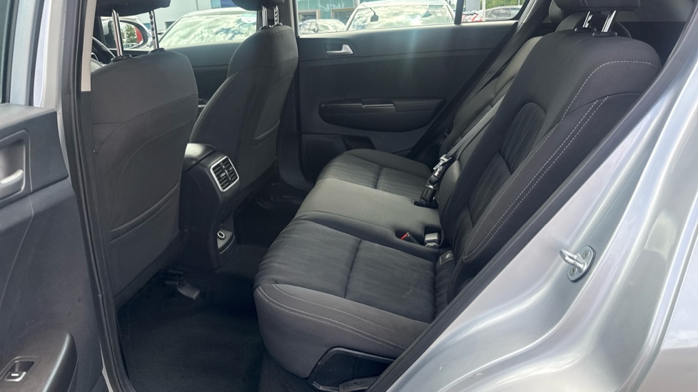 Kia Sportage 1.6 GDi 1 5dr Petrol Estate - Image 16