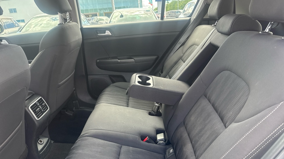 Kia Sportage 1.6 GDi 1 5dr Petrol Estate - Image 30