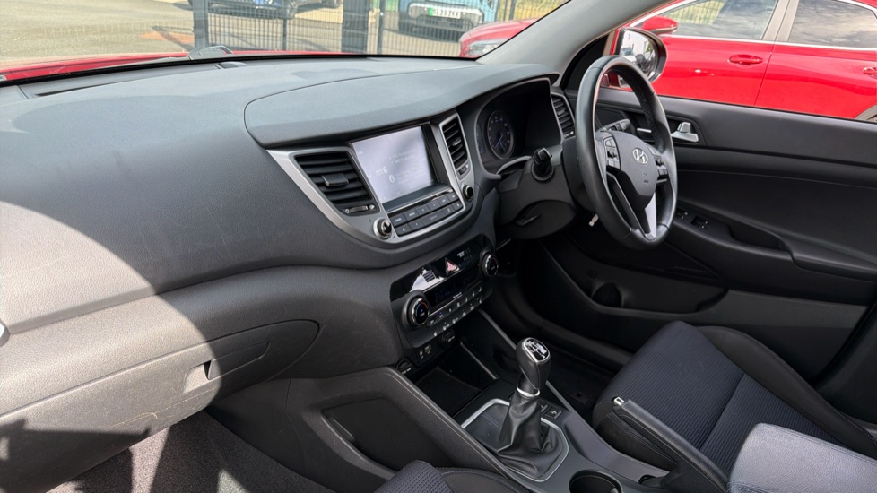Hyundai TUCSON 1.6 GDi Blue Drive SE Nav 5dr 2WD Petrol Estate - Image 9