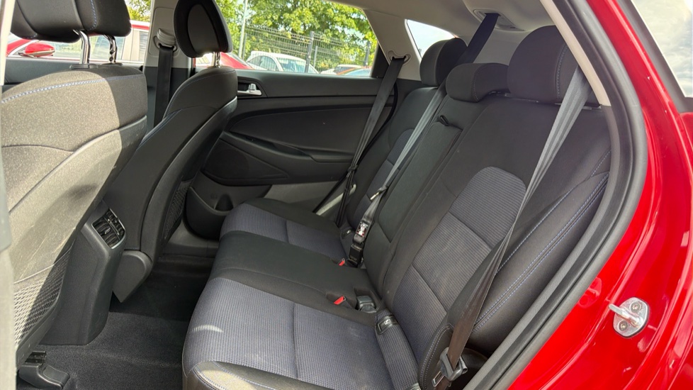 Hyundai TUCSON 1.6 GDi Blue Drive SE Nav 5dr 2WD Petrol Estate - Image 16