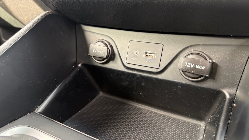 Hyundai TUCSON 1.6 GDi Blue Drive SE Nav 5dr 2WD Petrol Estate - Image 27