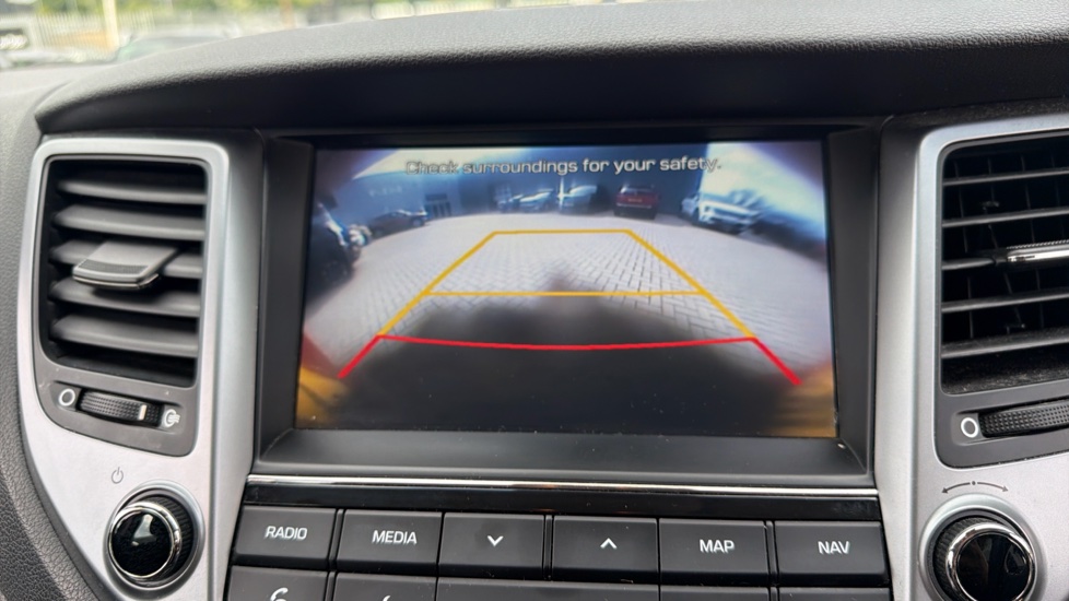 Hyundai TUCSON 1.6 GDi Blue Drive SE Nav 5dr 2WD Petrol Estate - Image 32
