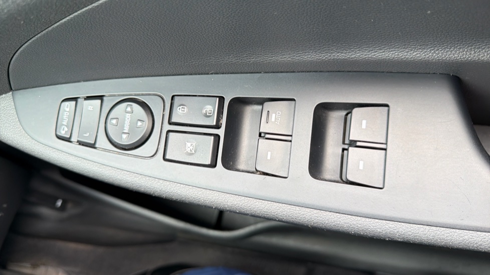 Hyundai TUCSON 1.6 GDi Blue Drive SE Nav 5dr 2WD Petrol Estate - Image 39