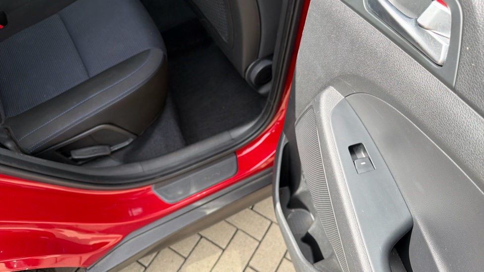 Hyundai TUCSON 1.6 GDi Blue Drive SE Nav 5dr 2WD Petrol Estate - Image 40