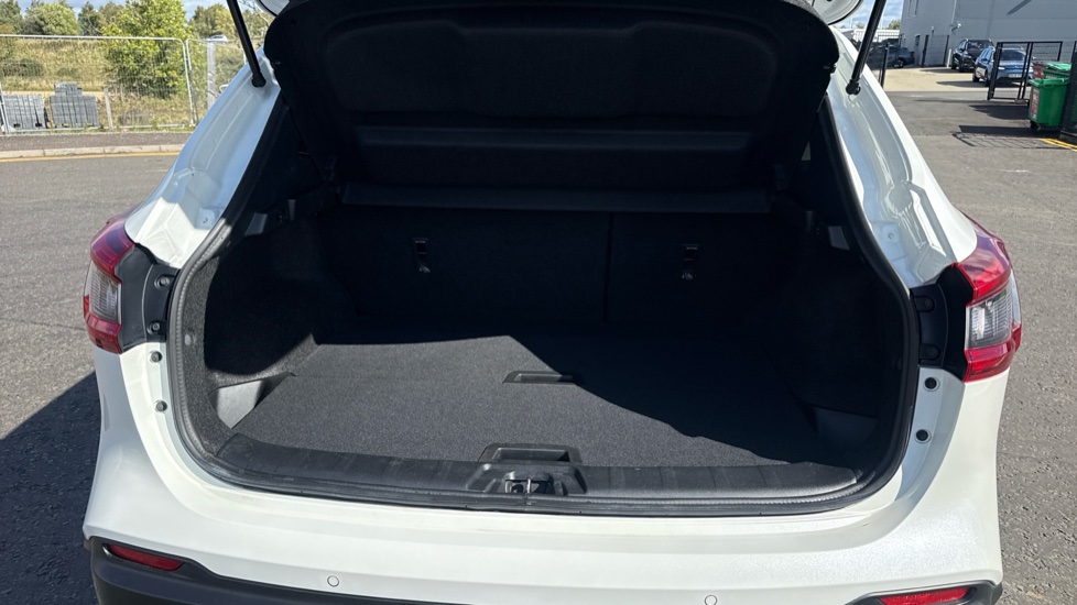 Nissan Qashqai 1.2 DiG-T Tekna 5dr Petrol Hatchback - Image 4